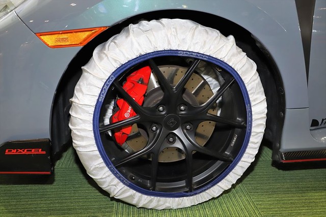 突然の雪も安心 布製タイヤチェーン 取り付け簡単 スノーソックス がベンツやbmwの純正オプションに指定され大人気 まいどなニュース