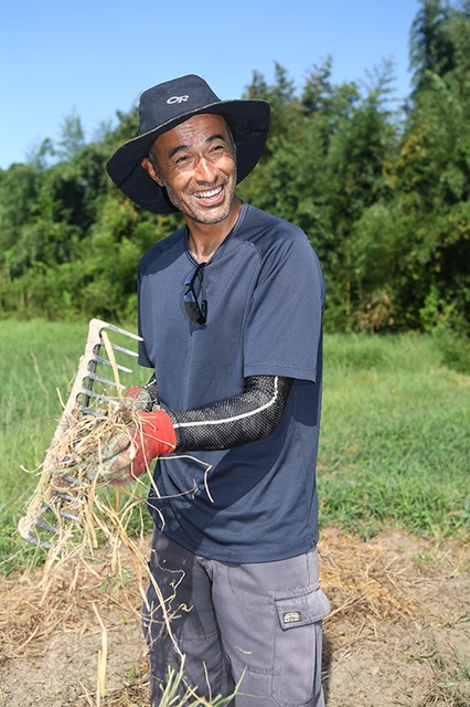 【人物】枞木英介目标农民兼时尚模特 我有我味道