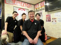 カープ日本一決定のウイニングボール捕球の長内孝さん 焼き鳥店の大将に まいどなニュース