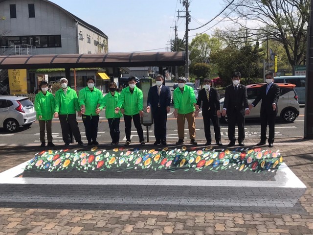 完成度高い 障がい者が花壇を 設置 トリックアートで事故防止 羽曳野市 他の場所でも まいどなニュース