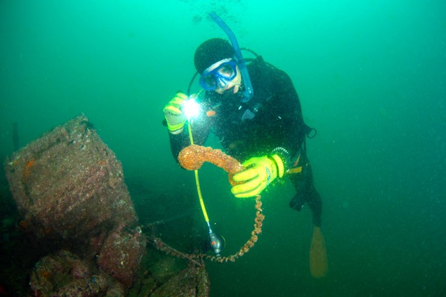海底驚見電話與馬桶 柑橘農家於海中生活的夢想遺跡 影片 朝日新聞中文網