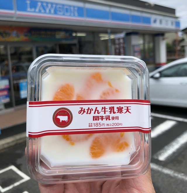 牛乳の甘みを生かした、昔ながらの牛乳寒天。愛知、岐阜、三重、静岡、富山、石川、福井のローソン限定だそう（公式ツイッターより）