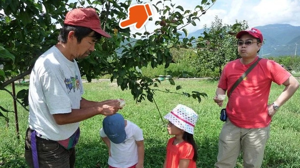 子どもたちに梨の皮をむいているあのひと、何してる？ | おしごとはくぶつかん