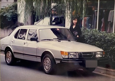 女優 川上麻衣子がスウェーデン車を愛する理由 サーブ４台 次はボルボに 生まれ故郷への思いも よろず ニュース