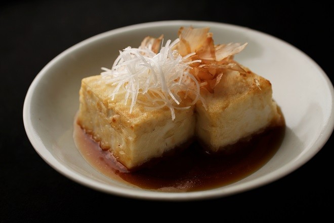 GOHAN LAB/ Fried tofu served in dashi-based sauce: Drain the water to ensure you get the best texture in your dish : The Asahi Shimbun - Vimarsana News