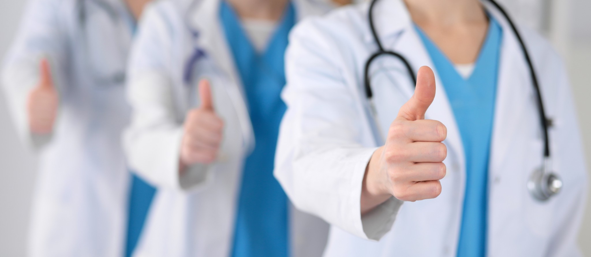 「お客様の中にお医者様はいらっしゃいませんか?」 飛行機や新幹線でのドクターコール、医師本人はどう思っている?|まいどなニュース