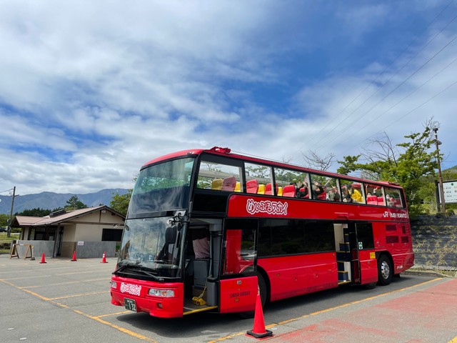 開放感たっぷり 心地よい風と大自然を体感 中山間地域の観光で注目が高まる 屋根なし2階建てバス まいどなニュース