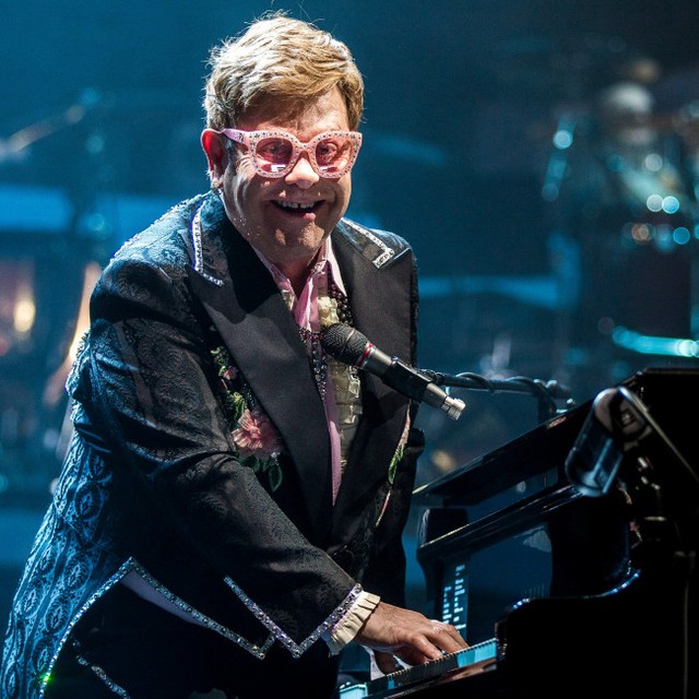 エルトン ジョン ニューシングルで過去６０年全年代で英チャートｔｏｐ１０入りの大記録 よろず ニュース