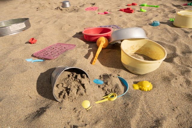 砂場でのできごと（Takahito Obara/stock.adobe.com）