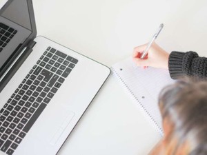 編集長と記者がその場でアドバイス！エッセイ相談会＆ライティングスクールのお知らせ