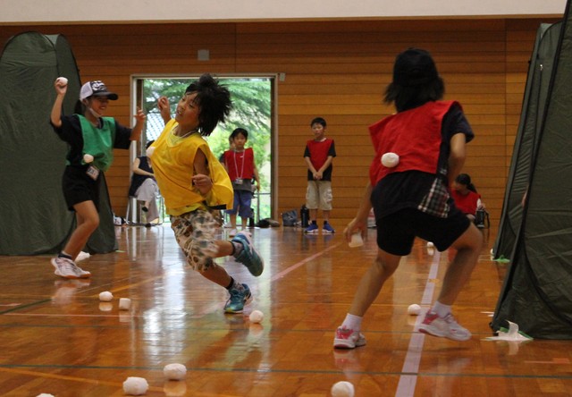 まるで真夏の雪合戦 プロハンドボール選手もはまる 富山発プレーする人を選ばない新スポーツとは まいどなニュース