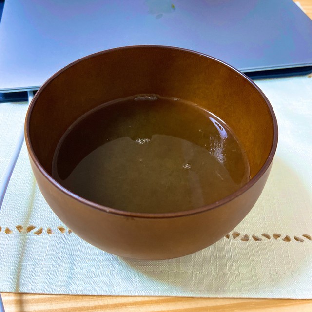 関西では一般的だけど 知ってる とろろ昆布に醤油をかけてお湯を注ぐだけのお汁が話題に まいどなニュース