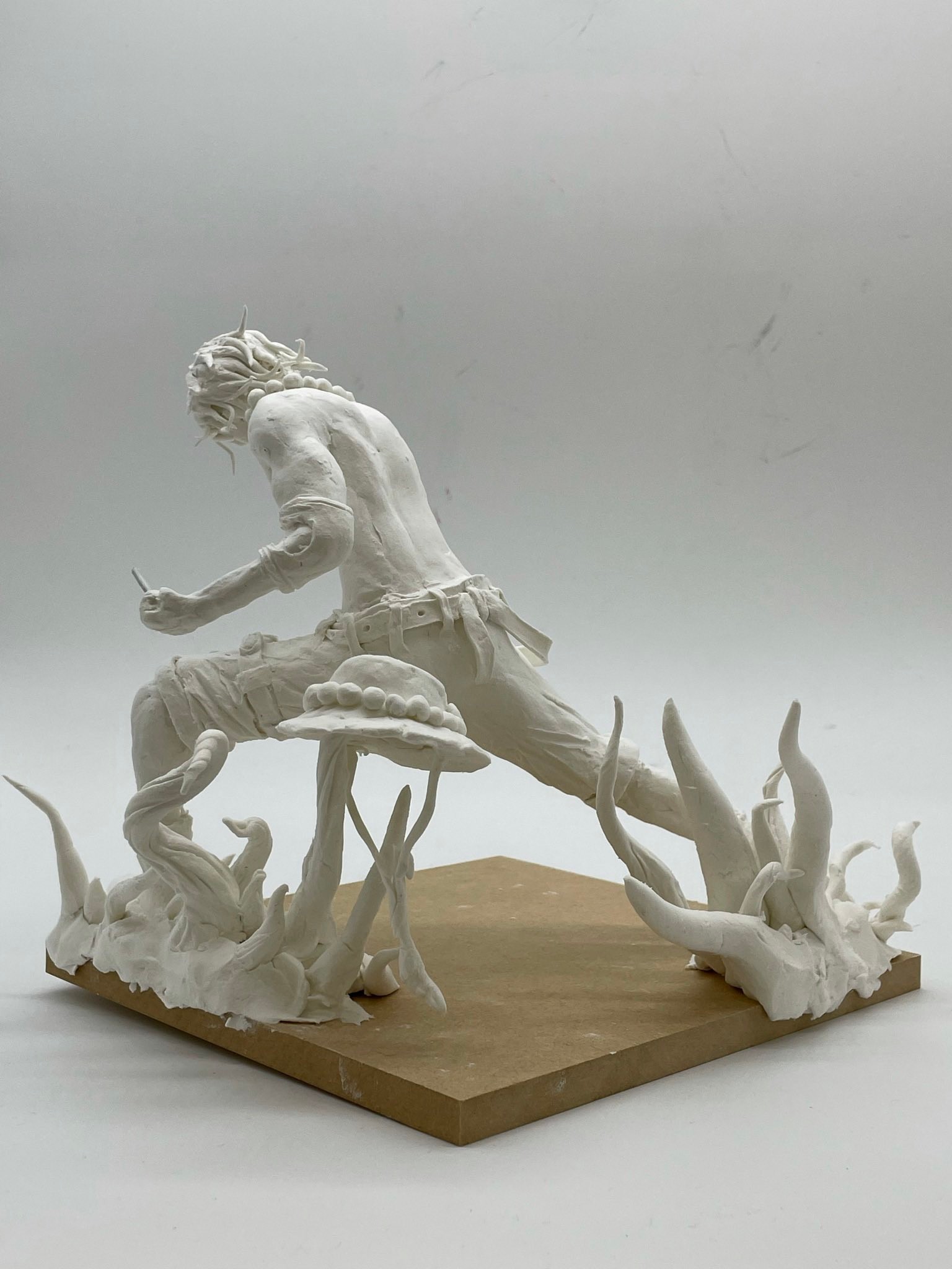 これは 神 粘土 原型師目指す美大生が作った One Piece エースの紙粘土フィギュアが 天才だ と話題 まいどなニュース