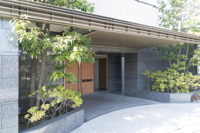 富裕層は 駅チカ物件 よりも 車寄せのある物件 に魅力感じる 地下駐車場 各階のゴミ捨て場 にこだわる声も まいどなニュース