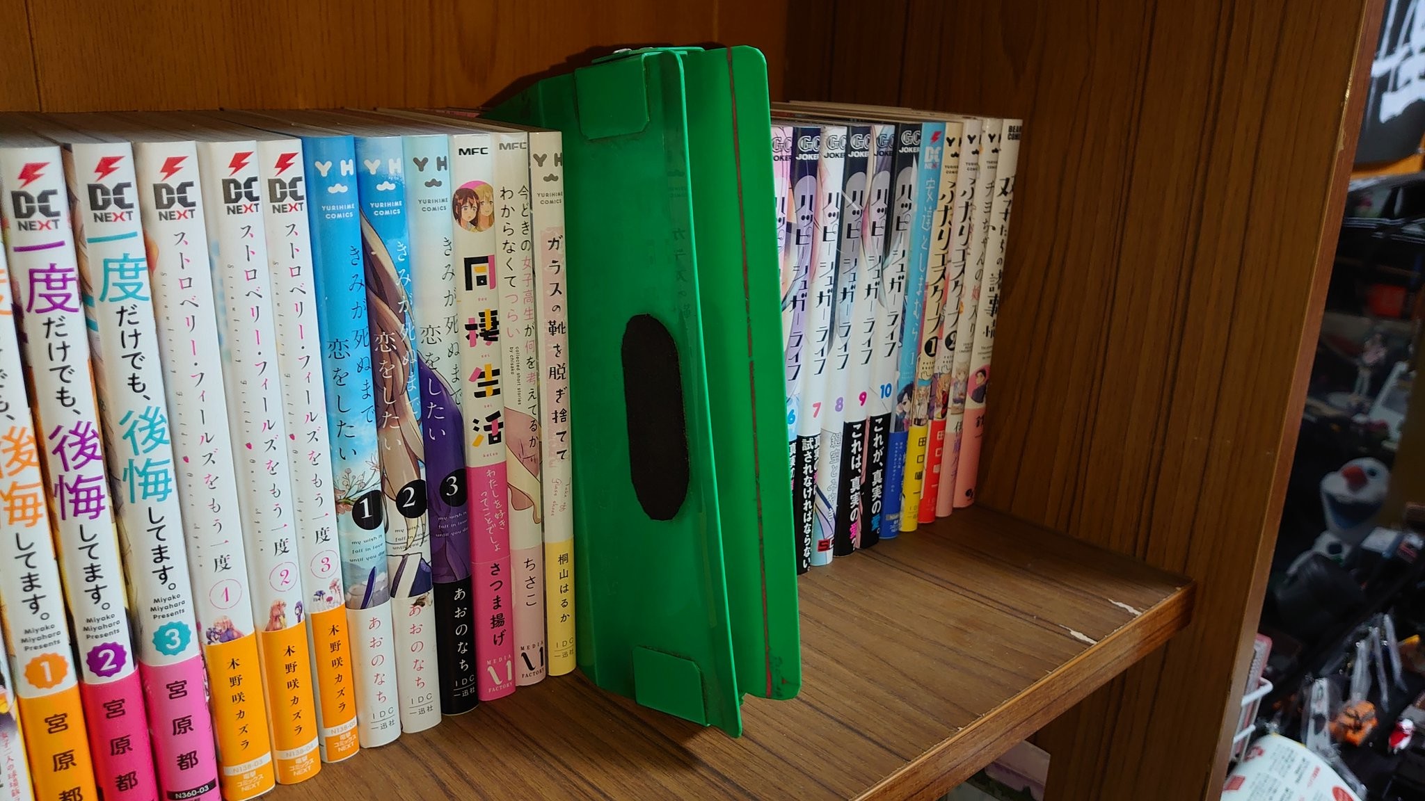 キツキツの本棚に あと1冊 スルッと 本を投入できる 器具が話題 書店員も絶賛 すごくほしい まいどなニュース