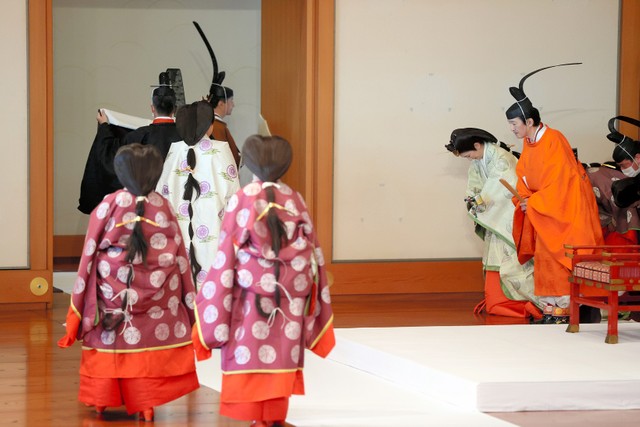 天皇陛下宣告皇嗣地位 秋筱宫殿下表明决心(视频)