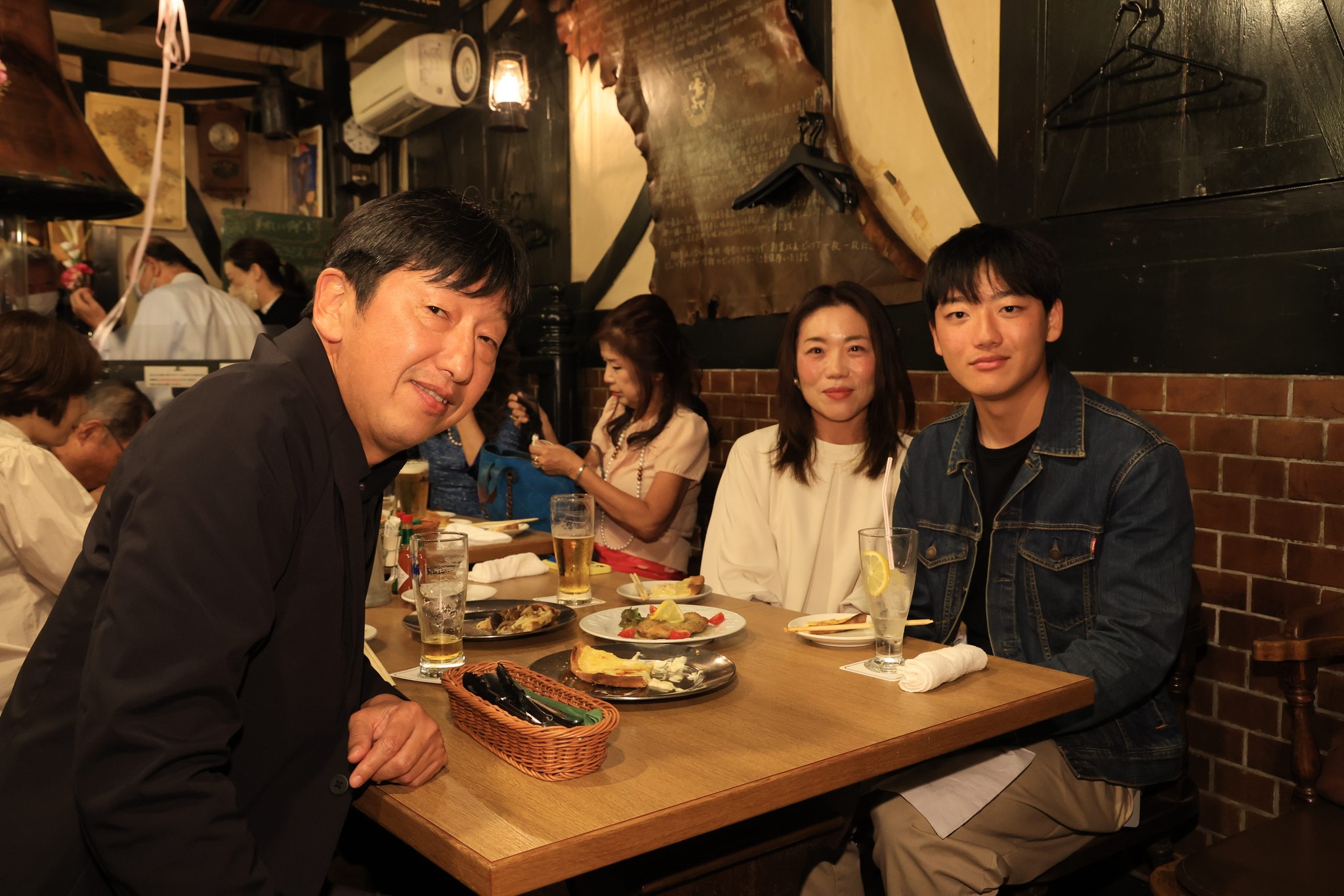 ノーベル文学賞、毎年注目される村上春樹さん ファンイベントに同姓同名の夫妻 「大作家と同じ名前、メリット大です」｜まいどなニュース