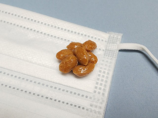 マスクに納豆がついてますよ って注意されたい リアルなマスクアクセサリー 最悪すぎて欲しいです まいどなニュース