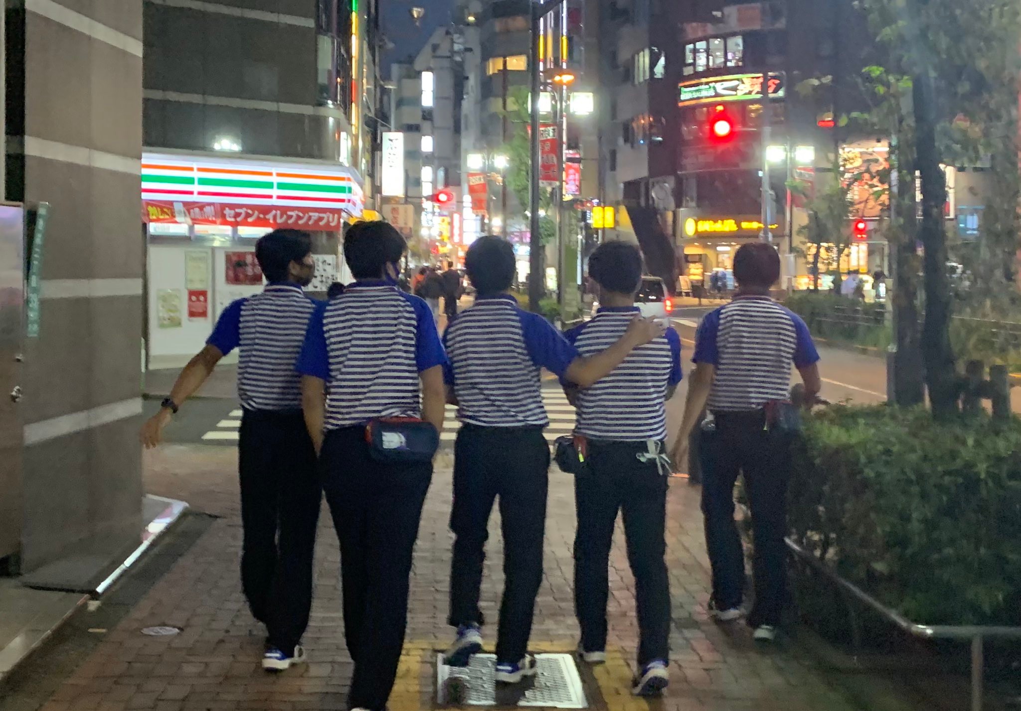 暮れなずむ街角の名シーン 青春っぽい佐川集団 をおさめた胸キュンな写真が話題に まいどなニュース
