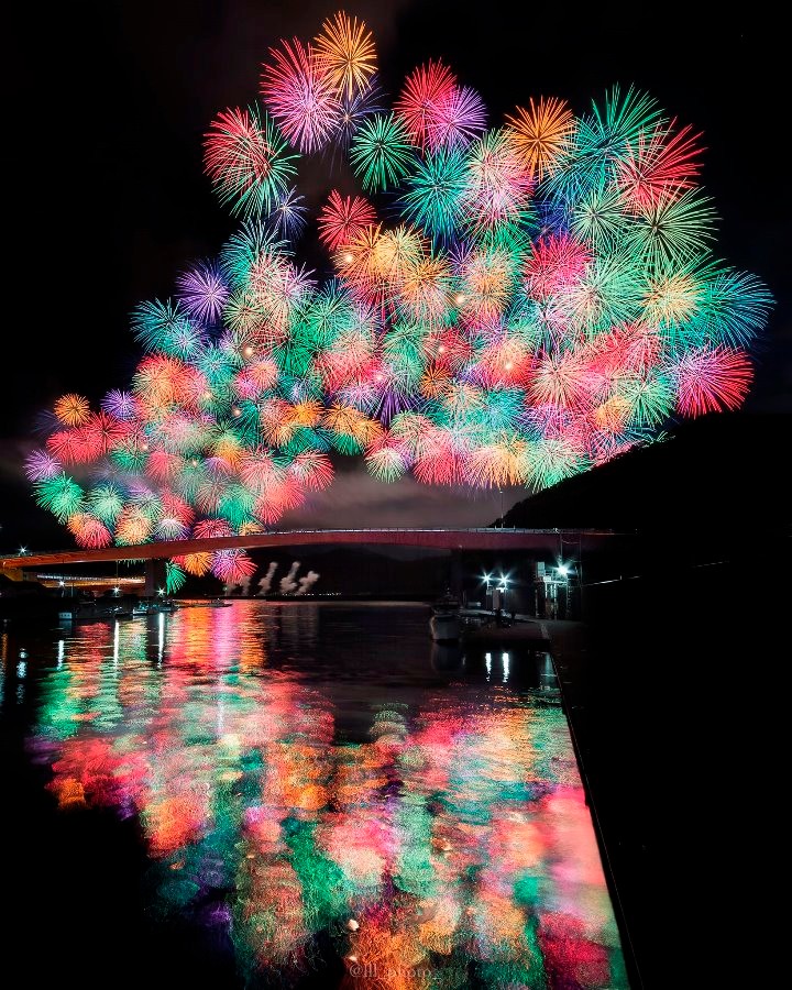 たった７秒間 の奇跡 花火の決定的瞬間をとらえた写真の美しさに 幻想的 万華鏡みたい と絶賛の声 まいどなニュース