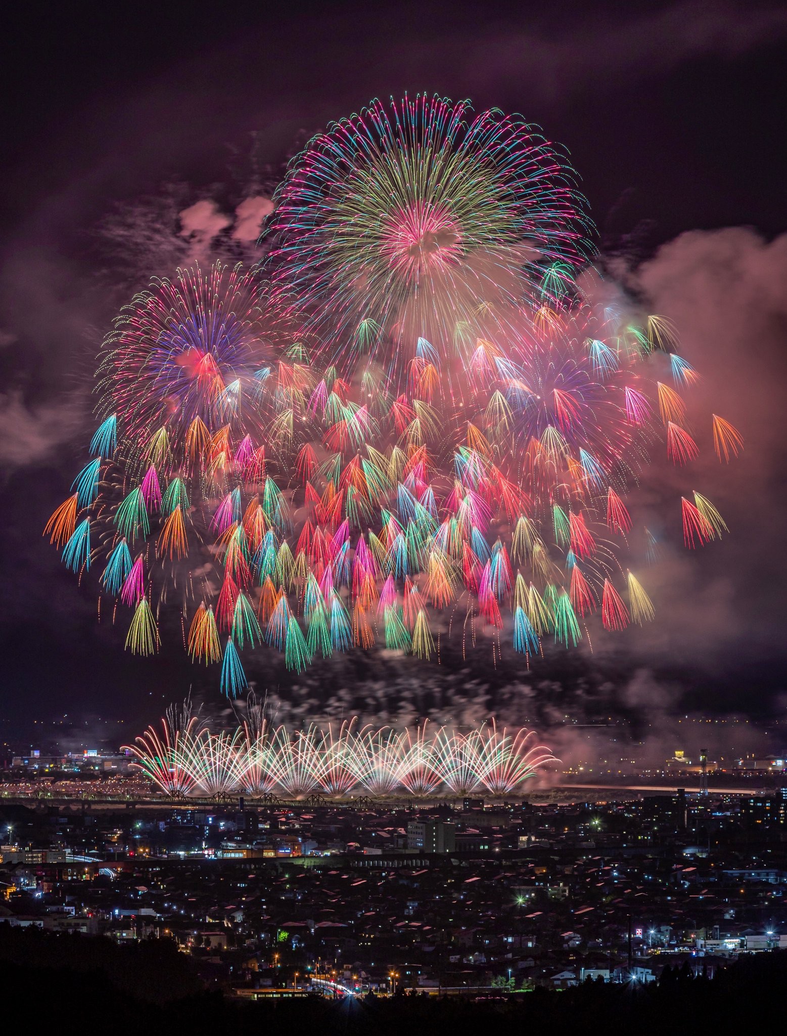 3年ぶりに開催された長岡花火 息をのむ美しさに 圧巻 神の戯れ と絶賛の嵐 まいどなニュース