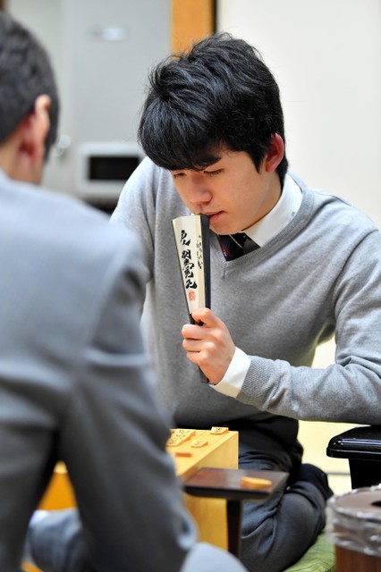 初中生棋士的"报恩" 藤井聪太六段战胜师父