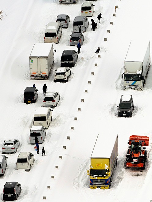 11 die, 226 injured from heavy snowfalls around Japan : The Asahi Shimbun - Vimarsana News