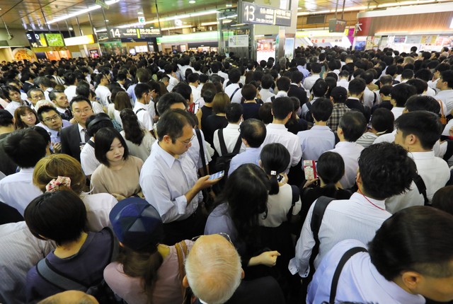 24号台风致新宿站等拥挤不堪企业中止或延期内定仪式 朝日新聞中文网