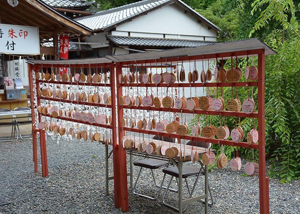 絵馬はキンプリだらけ 京都 平野神社がファンの 聖地 に でも実はすごい神社なんです まいどなニュース