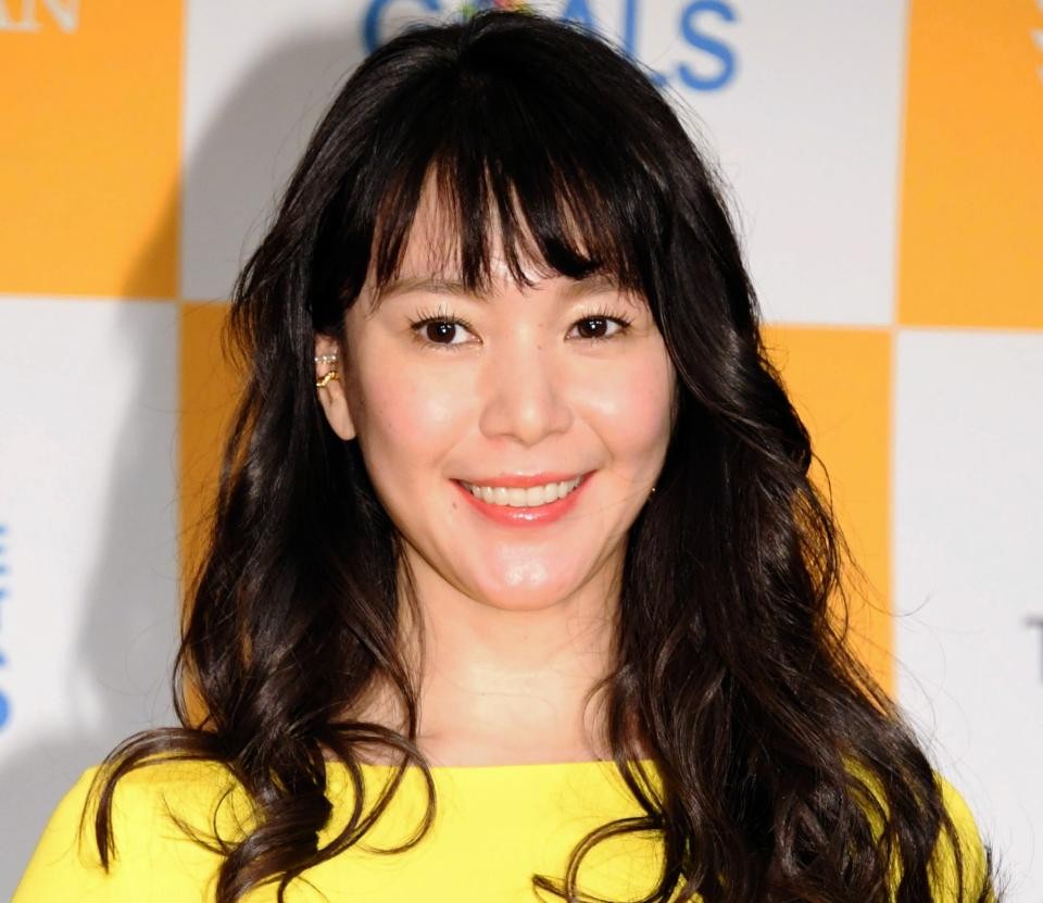 知花くらら １１歳の競泳水着姿に この頃から脚長 既に美しさの片鱗 可愛過ぎ よろず ニュース