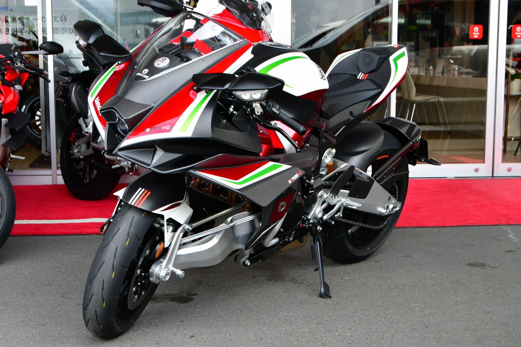 ビモータ テージh2 世界限定250台のスポーツバイク 1000万円近い高級オートバイの世界 まいどなニュース