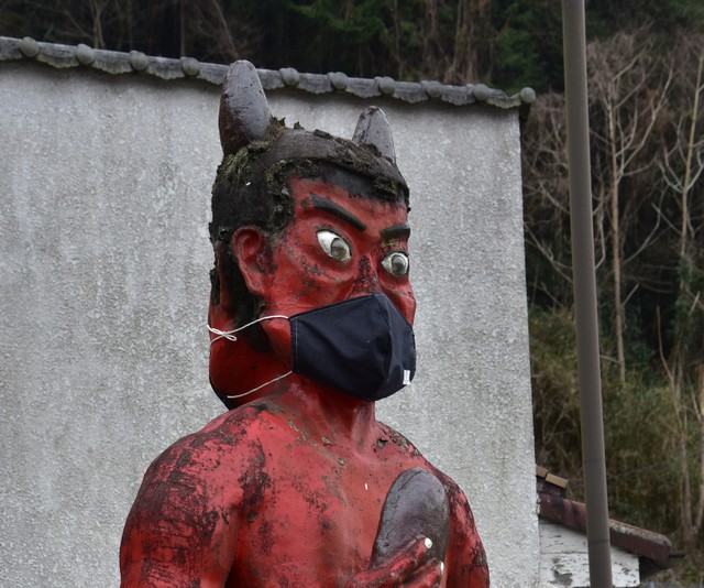 岡山に特大マスクした高さ3mの巨大な鬼が出現 実は大学生が考案した デニムマスク のpr まいどなニュース