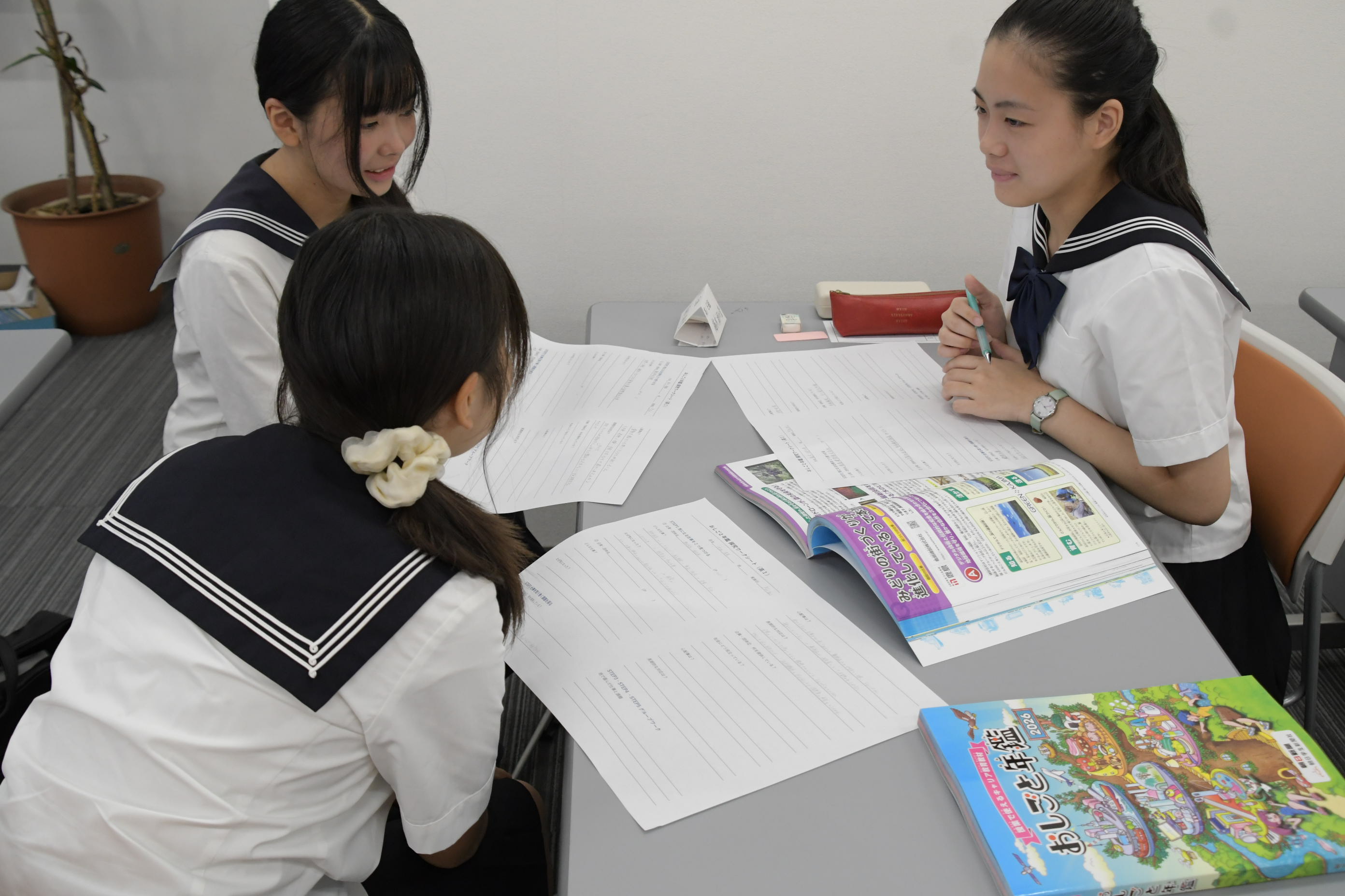 グループで話し合い、深めていく